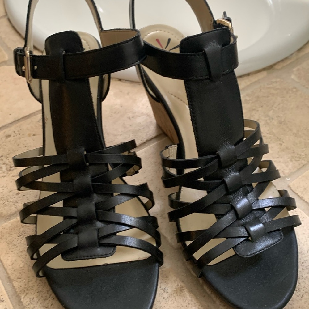Isaac Mizrahi black wedges new